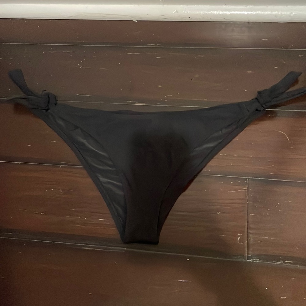 3/$30 NWT Syla wide side tie bikini bottom black size III